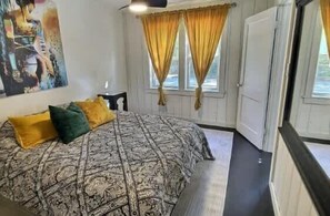 1 habitación, tabla de planchar con plancha, wifi gratis y ropa de cama 