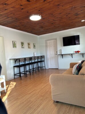 Living area - Gooland Green House (Goleta)