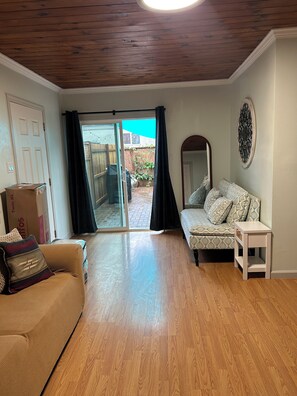 Living area - Gooland Green House (Goleta)