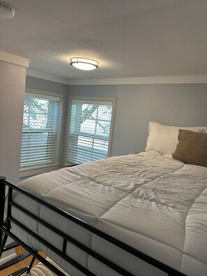 Iron/ironing board, WiFi, bed sheets - Gooland Green House (Goleta)