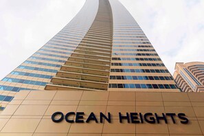 Exterior - Blueground | Dubai Marina, pool, nr Dubai Eye (Dubai)