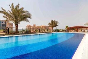 Pool - Blueground | Dubai Marina, pool, nr Dubai Eye (Dubai)