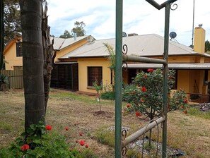 المنطقة المحيطة بالمنشأة