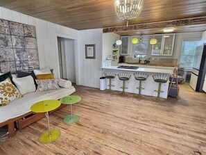 Smart TV - 4 Bed Pet-Friendly Island House Downtown Beach (St. Augustine)