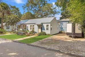 Exterior - 4 Bed Pet-Friendly Island House Downtown Beach (St. Augustine)