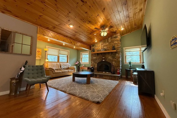 Smart TV, fireplace
