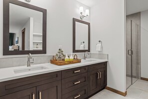 Secador de pelo y toallas