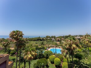 Pool - Holiday penthouse in Marbella, Beachfront (Marbella)