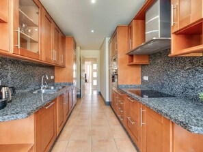Private kitchen - Holiday penthouse in Marbella, Beachfront (Marbella)