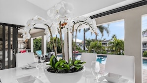 Dining - Sunshine, Serenity & a Heated Pool Escape for All-Day Fun – Modern Vibes Villa - Roelens (Cape Coral)