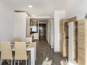 Dining - Barcelona by Interhome (Miami Platja)