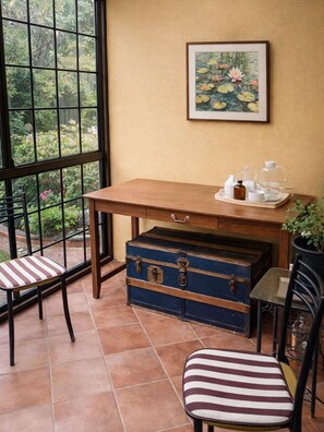 Dining - Eden on Todd River – Relaxed Country Villa Near Tumby Bay, Breakfast Included (Koppio)