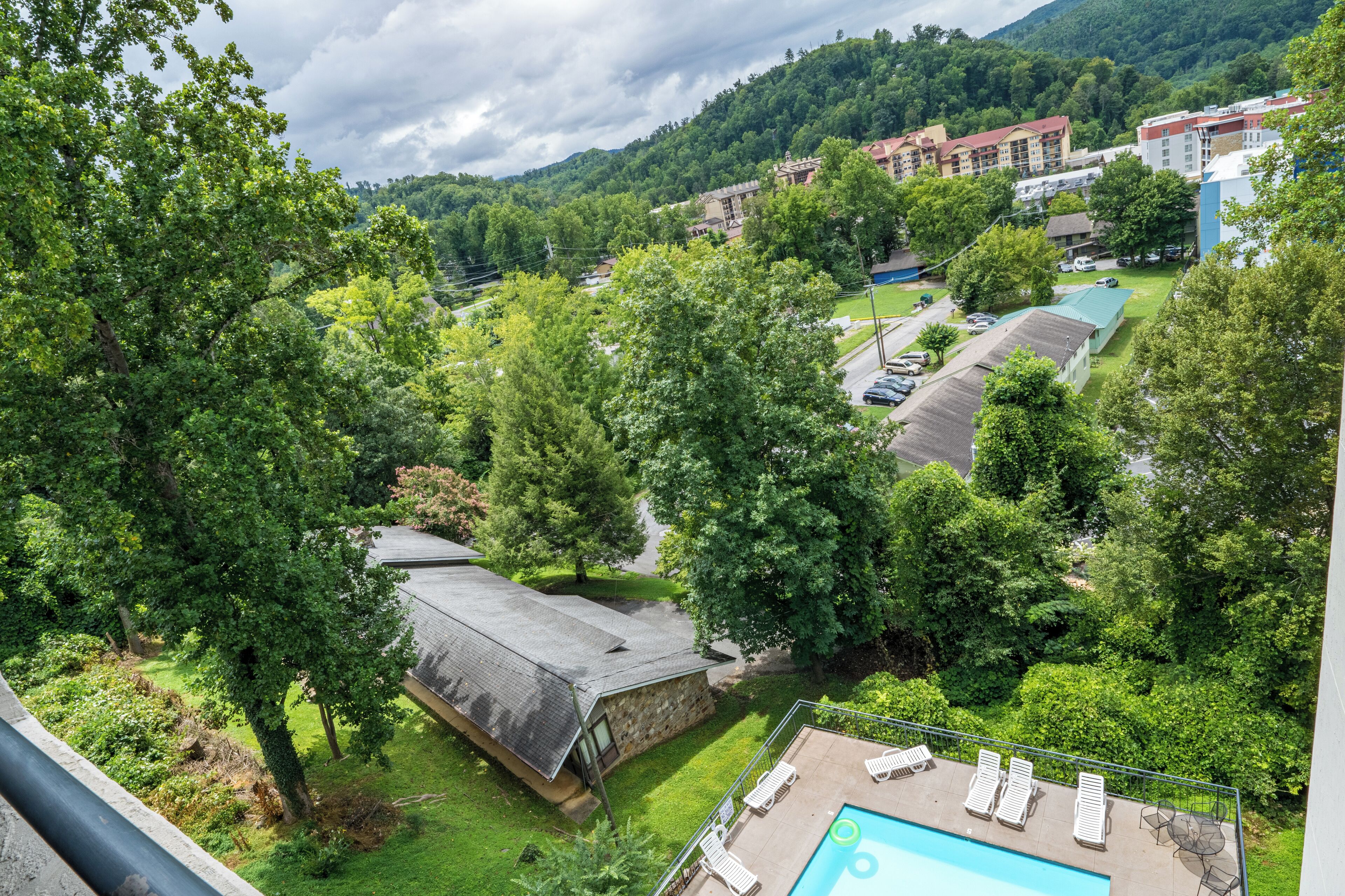 室外游泳池，恒温泳池