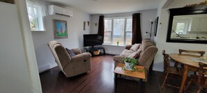 Living area - Cozy 1-bedroom bungalow in soothing Dartmouth with AC (Dartmouth)