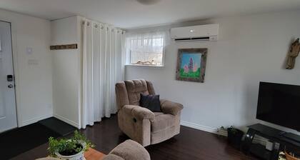 Cozy 1-bedroom bungalow in soothing Dartmouth with AC