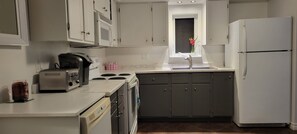 Private kitchen - Cozy 1-bedroom bungalow in soothing Dartmouth with AC (Dartmouth)