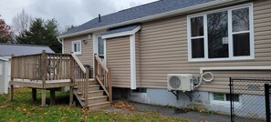 Exterior - Cozy 1-bedroom bungalow in soothing Dartmouth with AC (Dartmouth)