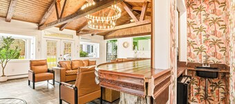 3 acre 6000sf 8br Grand Estate-1 min to ski & Pond\Tennis\Sauna\Hot tub\Theater\