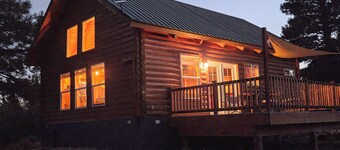 Nuthatch Cabin:  A cozy, peaceful cabin bordering Zion National Park