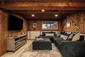 Smart TV, chimenea, videojuegos, futbolito