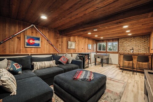 Family Arcade Retreat + Fire Pit + 4BR Near RMNP