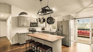 Refrigerador, microondas, horno, placa de cocina