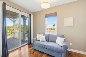 TV - Coastal Canary - Summer at the beach + hot tub! (Flagler Beach)