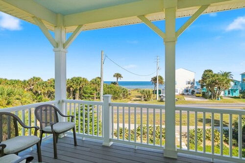 Coastal Canary | Ocean Views and hot tub!