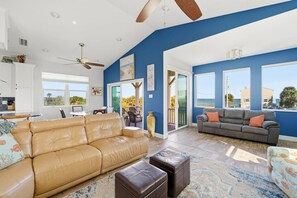 TV - Coastal Canary - Summer at the beach + hot tub! (Flagler Beach)