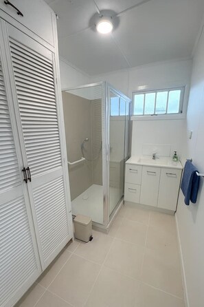 Een douche, een haardroger