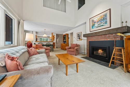 Saddleback | 15 Clubhouse | Ski in/out, Pet friendly