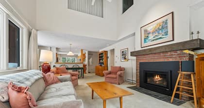 Saddleback | 15 Clubhouse | Ski in/out, Pet friendly