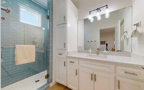 Douche, serviettes fournies