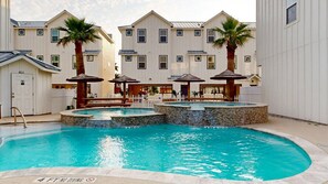 A heated pool - Shared Heated Pool, Short walk to the beach, Pet friendly (Port Aransas)