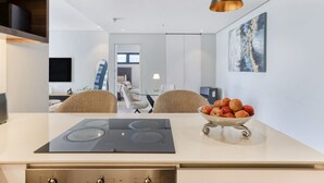 Private kitchen - 2-bedroom apartment in awesome Cape Town with AC and gym access (Cape Town)