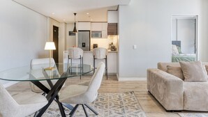 Interior - 2-bedroom apartment in awesome Cape Town with AC and gym access (Cape Town)
