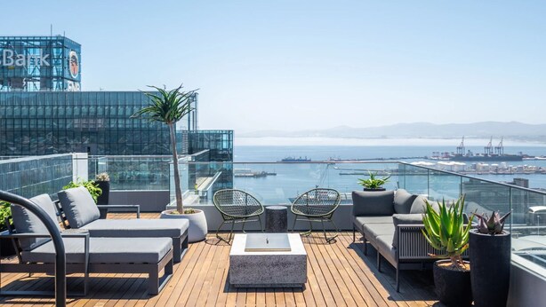Terrace/patio - 2-bedroom apartment in awesome Cape Town with AC and gym access (Cape Town)