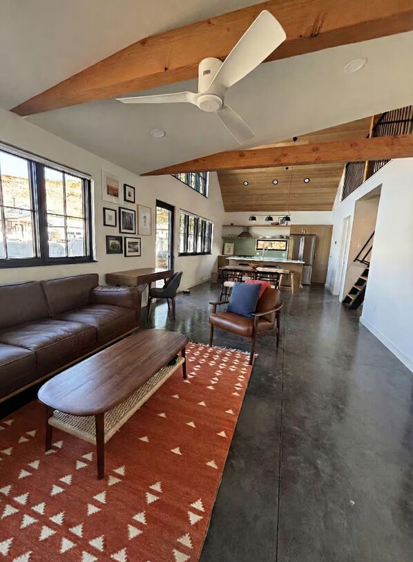 Smart TV - Modern Retreat in Heart of Downtown Moab (Moab)