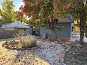 Property grounds - Modern Retreat in Heart of Downtown Moab (Moab)