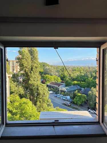 Cozy & artistic designer loft by Ada Lake with free parking on premises