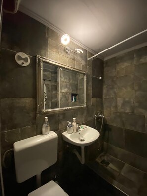 Handtücher, Seife, Toilettenpapier