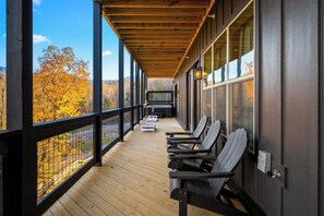 Terrace/patio - City/Mtn Views Pool Gameroom Ensuites sleeps 19 (Gatlinburg)