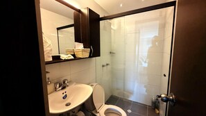 Shower, hair dryer, towels, soap - LUXURY POBLADO PARK (Medellín)