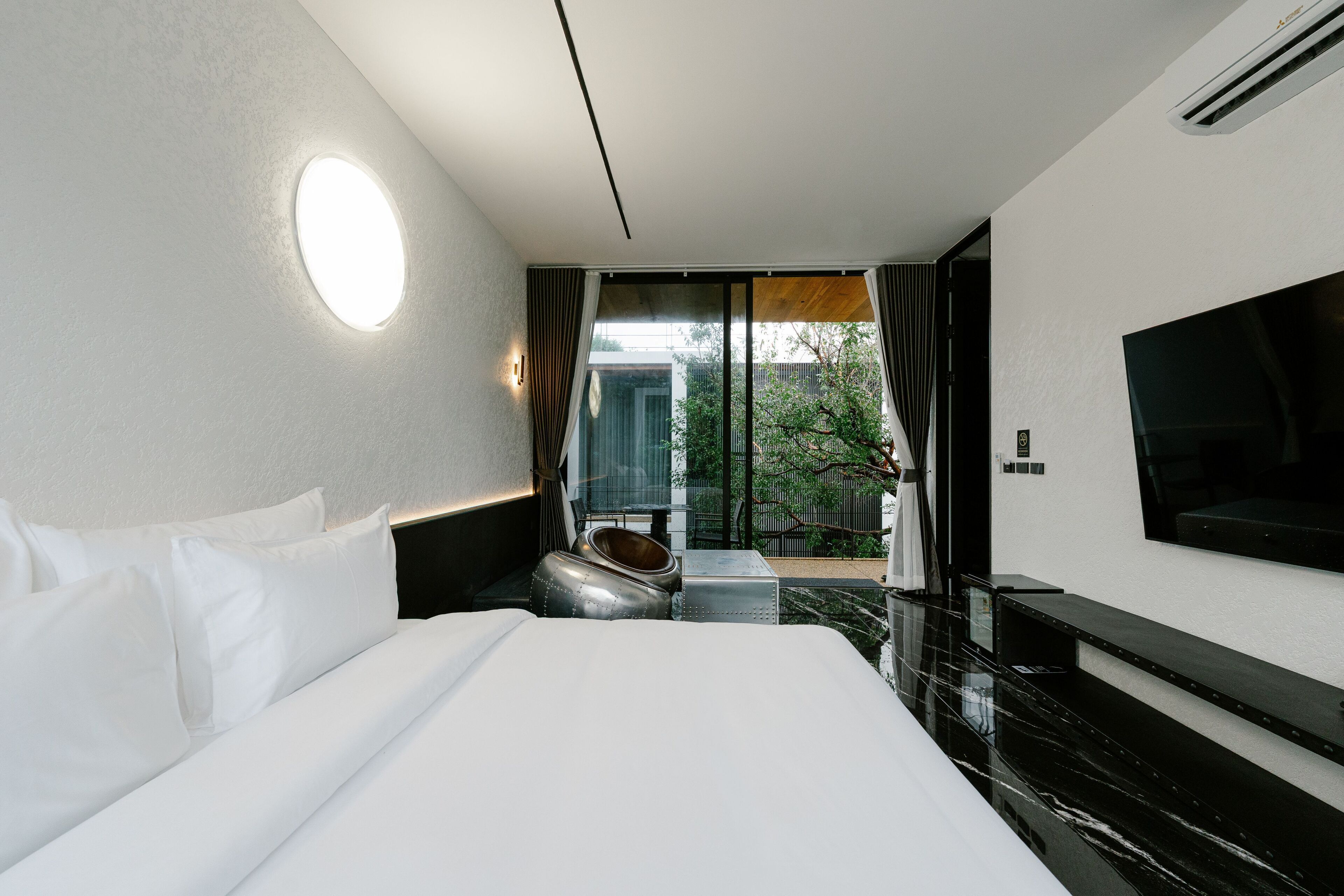 Egyptian cotton sheets, premium bedding, free WiFi