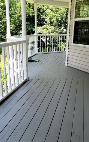 Terrace/patio - Luxurious  4-bedroom house with an outdoor pool 25 mins from the Hamptons (Port Jefferson Station)