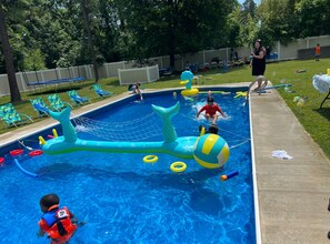 Outdoor pool - Luxurious  4-bedroom house with an outdoor pool 25 mins from the Hamptons (Port Jefferson Station)