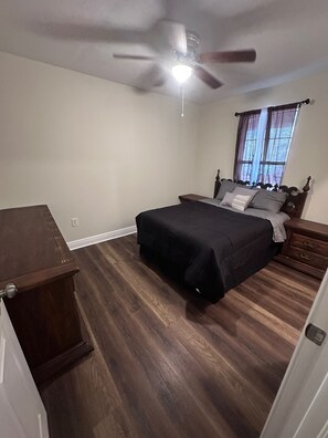 3 bedrooms, free WiFi, bed sheets - Beautiful 3-bed 2-bath Cabin with a balcony and private porch (Collins)