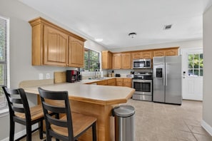 Private kitchen - Beautiful 3-bed 2-bath Cabin with a balcony and private porch (Collins)