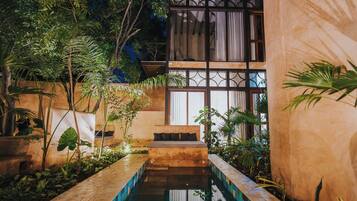 4 piscinas al aire libre, sillones reclinables de piscina