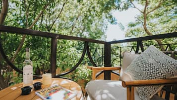 Junior Suite with Balcony Garden view | Terrace/patio